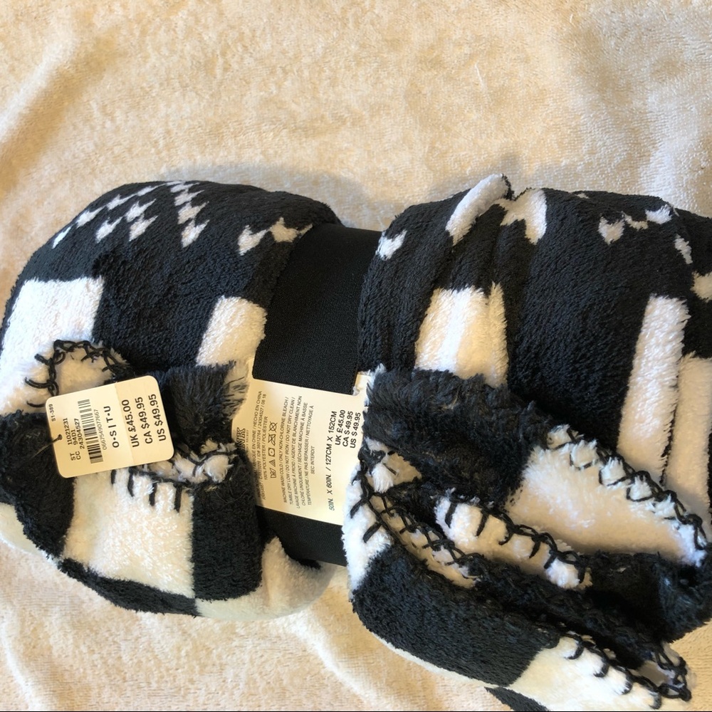 SoldVictoria’s Secret Pink Snowflake Throw Blanket - Picture 5 of 5